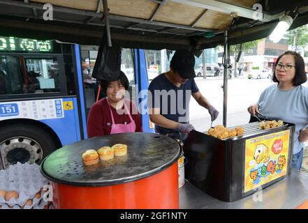 Bungeopang - fornitore coreano di pasticceria a forma di pesce a Seul, Corea del Sud. Foto Stock