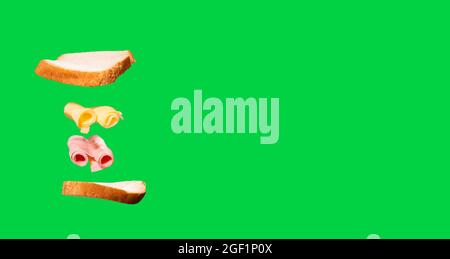 Sandwich con prosciutto e formaggio, con strati volanti. Foto Stock