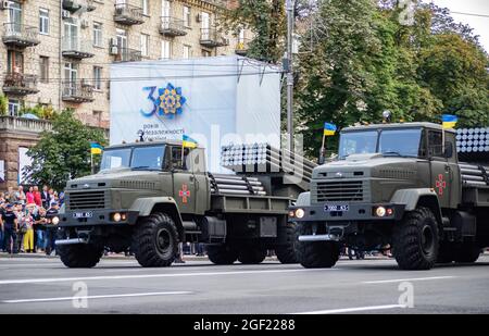 Kiev, Ucraina. 22 agosto 2021. I macchinari militari sono visti durante le prove della sfilata militare che si svolgerà il giorno dell'Indipendenza. Credit: SOPA Images Limited/Alamy Live News Foto Stock