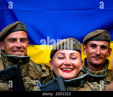 Kiev, Ucraina. 22 agosto 2021. I militari ucraini partecipano alle prove della sfilata militare che si svolgerà il giorno dell'Indipendenza. (Foto di Valera Golovniov/SOPA Images/Sipa USA) Credit: Sipa USA/Alamy Live News Foto Stock