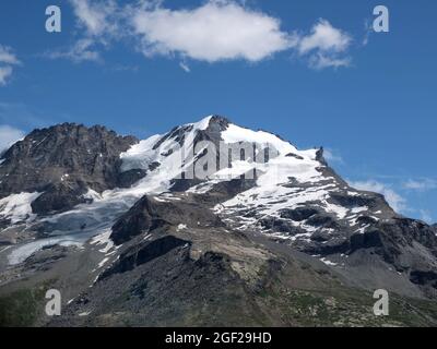 La vetta del Gran Paradiso nell'alta Valsavaranche, Valle d'Aosta, Italia Foto Stock