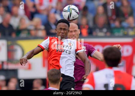 ROTTERDAM, PAESI BASSI - AGOSTO 22: Luis Sinisterra di Feyenoord, Gerrit Nauber di Passi pure aquile durante la partita olandese Eredivie tra Feyenoord e Passi pure aquile al Kuip il 22 agosto 2021 a Rotterdam, Paesi Bassi (Foto di Dennis Bresser/Orange Pictures) Foto Stock