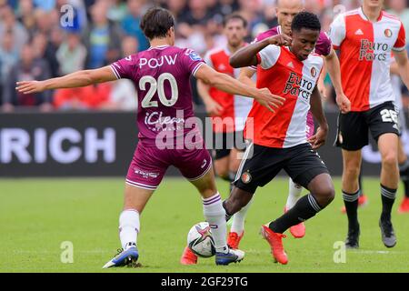 ROTTERDAM, PAESI BASSI - AGOSTO 22: Mats Deijl of Passi pure Eagles, Luis Sinisterra di Feyenoord durante la partita olandese Eredivie tra Feyenoord e Passi pure Eagles al Kuip il 22 agosto 2021 a Rotterdam, Paesi Bassi (Foto di Dennis Bresser/Orange Pictures) Foto Stock