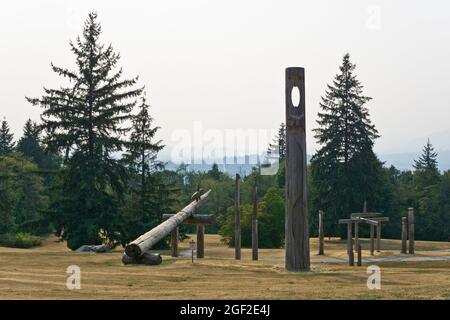 Burnaby, BC, Canada, 14 agosto 2021. Il fumo prodotto dagli incendi provoca scarsa qualità e visibilità dell'aria. Guardando verso Vancouver da Burnaby Mountain. Foto Stock