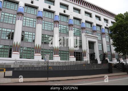 Edificio in stile rivivale egiziano della fabbrica di sigarette Carreras a Camden, nel nord di Londra Foto Stock