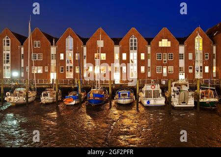 Husum porto in bassa marea in serata, Germania, Schleswig-Holstein, Frisia settentrionale, Husum Foto Stock