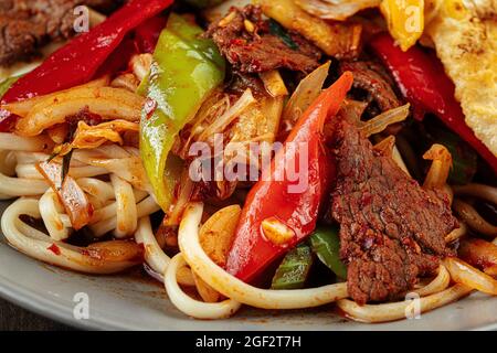 Tagliatelle asiatiche di agman guiru Foto Stock