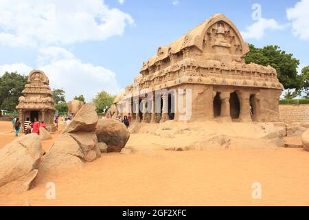 Ampio angolo di Shore tempio, sito patrimonio mondiale a Mahabalipuram, Tamil Nadu, India Foto Stock