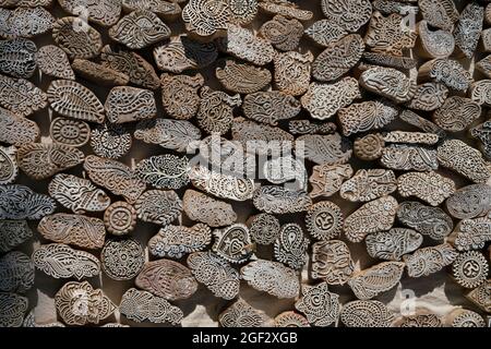 Stampa a blocchi di legno francobolli utilizzati per la stampa tessile, India Foto Stock