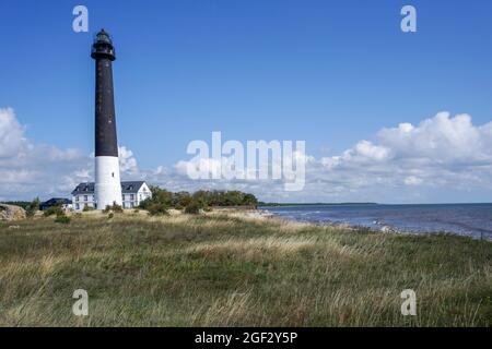 Saare, Estonia - 14 agosto 2021: Il faro Sorve sull'isola di Saaremaa Foto Stock