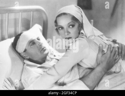 ADDIO AL FILM ARMS 1932 Paramount Pictures con Helen Hayes e Gary Cooper Foto Stock