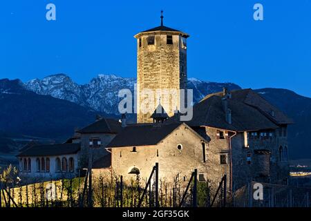 La torre medievale di Castel Valer è la più alta della provincia di Trento. Tassullo, Val di non, provincia di Trento, Trentino Alto Adige, Italia. Foto Stock