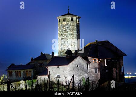 La torre medievale di Castel Valer è la più alta della provincia di Trento. Tassullo, Val di non, provincia di Trento, Trentino Alto Adige, Italia. Foto Stock