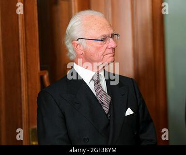 Re Carl Gustaf alla presentazione del medaglione ritratto del Re nel palazzo Riksdag di Stoccolma, Svezia, il 23 agosto 2021. Foto: Fredrik Sandberg / TT code 10080 Foto Stock