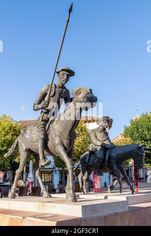 Statua di bronzo di Don Chisciotte e Sancho Panza, Alcazar de San Juan, Castilla-la Mancha, Spagna Foto Stock
