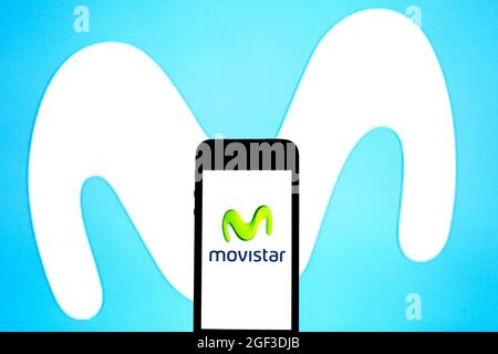 Spagna. 11 Agosto 2021. In questa immagine viene visualizzato un logo Movistar sullo smartphone. (Foto di Thiago Prudencio/SOPA Images/Sipa USA) Credit: Sipa USA/Alamy Live News Foto Stock