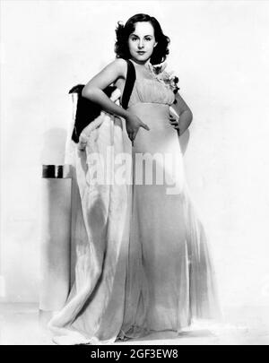 PAULETTE GODDARD circa 1935 Ritratto di MAX MUNN AUTREY al momento in cui stava facendo MODERN TIMES 1936 star / regista / produttore / scrittore / musica CHARLIE CHAPLIN film silenzioso con musica ed effetti sonori Charles Chaplin Productions / United Artists Foto Stock