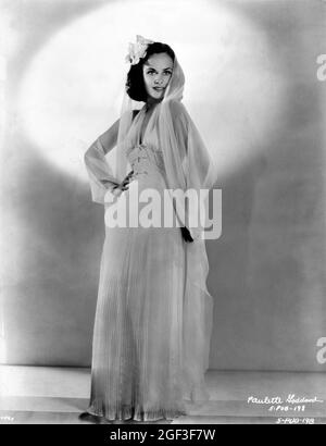 PAULETTE GODDARD circa 1935 Ritratto di MAX MUNN AUTREY al momento in cui stava facendo MODERN TIMES 1936 star / regista / produttore / scrittore / musica CHARLIE CHAPLIN film silenzioso con musica ed effetti sonori Charles Chaplin Productions / United Artists Foto Stock