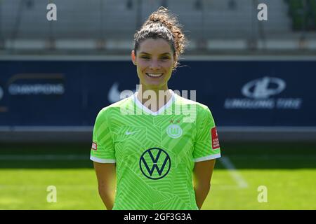 23 agosto 2021, bassa Sassonia, Wolfsburg: Calcio, Donne: Bundesliga, VfL Wolfsburg, Presentazione della squadra all'AOK Stadium. Dominique Janssen. Foto: Swen Pförtner/dpa Foto Stock