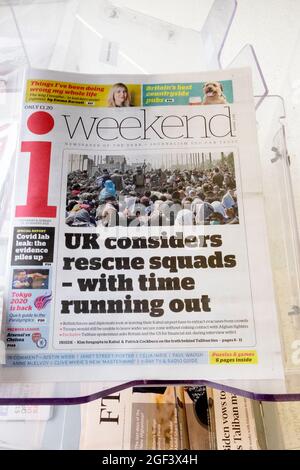 "Il Regno Unito considera le squadre di salvataggio - con il tempo che sta per esaurire" in Afghanistan i newpaper headline front page Taliban articolo il 21 agosto 2021 Londra UK Foto Stock