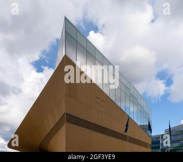 "Helsinki, Finlandia: 4 agosto 2021: Vista della facciata del Museo Kiasma di Arte moderna nel centro di Helsinki, Finlandia: 4 agosto 2021: " Foto Stock