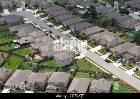 USA, Texas, San Antonio, veduta aerea delle case suburbane in estate Foto Stock