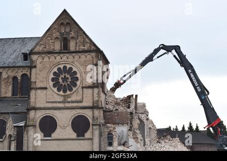 IMMERRATH, GERMANIA - 08 gennaio 2018: La demolizione della Cattedrale di San Lambertus a Immerrath, Germania Foto Stock