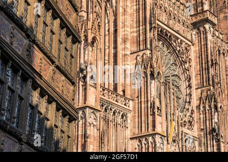 Francia, basso Reno, Strasburgo, mura esterne della cattedrale di Strasburgo Foto Stock