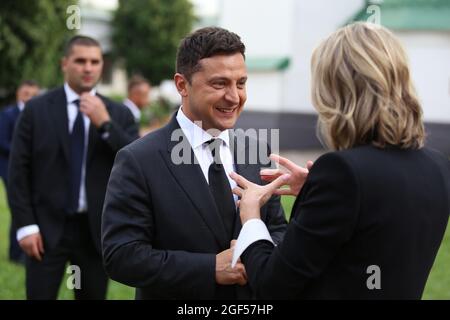 Kiev, Ucraina. 23 Agosto 2021. Volodymyr Zelensky Presidente dell'Ucraina e Robin Wright durante il Vertice di Kyiv di First Ladies and Gentlemen. L'evento è stato organizzato su iniziativa di Olena Zelenska, la moglie del Presidente dell'Ucraina. Credit: SOPA Images Limited/Alamy Live News Foto Stock