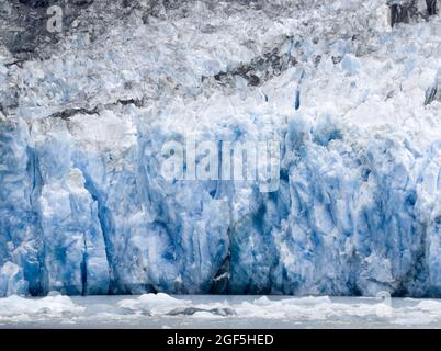 Primo piano del ghiacciaio Dawes, Endicott Arm, Alaska, Stati Uniti Foto Stock