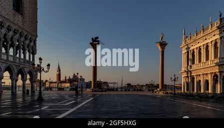 Vista da Piazza San Marco verso la laguna all'alba Foto Stock