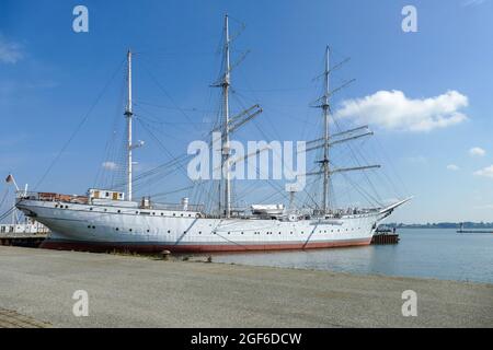 Barque tedesco a tre alberi chiamato Gorch Fock ancoraggio a Stralsund Foto Stock