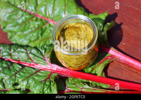 pesto e foglie di bietola Foto Stock