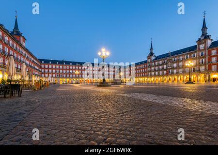 Vista notturna di Plaza Mayor, Madrid, Comunità di Madrid, Spagna Foto Stock