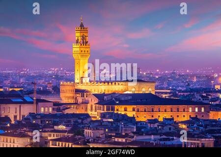 Italia Firenze Palazzo Vecchio piazza al crepuscolo Foto Stock