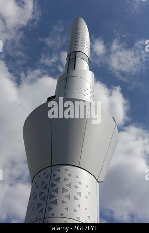 Minareto, Moschea DITIB Yunus-Emre, architettura moderna, Krefeld-Stahldorf, Renania settentrionale-Vestfalia, Germania Foto Stock