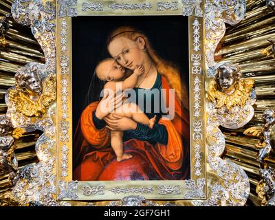 Immagine graziosa di Maria Ausiliatrice, immagine di Maria di Lucas Cranach il Vecchio, Chiesa della Cattedrale di San Giacobbe a Innsbruck, Innsbruck, Tirolo, Austria Foto Stock