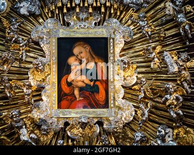 Immagine graziosa di Maria Ausiliatrice, immagine di Maria di Lucas Cranach il Vecchio, Chiesa della Cattedrale di San Giacobbe a Innsbruck, Innsbruck, Tirolo, Austria Foto Stock