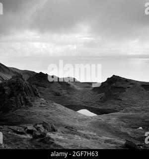 Il vecchio uomo di Storr in bianco e nero, Isola di Skye, Scozia. Foto Stock