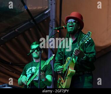 Peter Lee dei Dualers suona al Weyfest Music Festival di Farnham, Regno Unito, 20 agosto 2021 Foto Stock