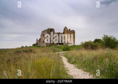 Una vista delle rovine del castello a Toolse nel nord dell'Estonia Foto Stock