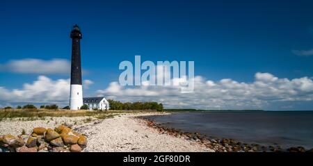 Saare, Estonia - 14 agosto 2021: Il faro Sorve sull'isola di Saaremaa Foto Stock