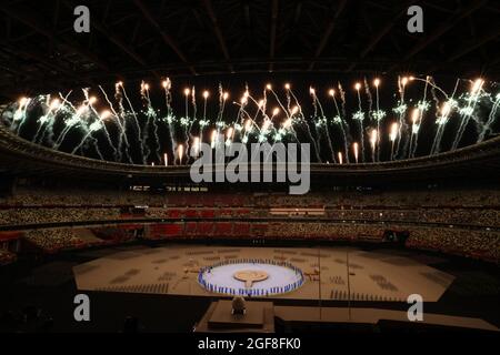 Tokyo, Giappone. 24 agosto 2021. Fuochi d'artificio, 24 AGOSTO 2021 : Tokyo 2020 cerimonia di apertura dei Giochi Paralimpici allo Stadio Olimpico di Tokyo, Giappone. Credit: YUTAKA/AFLO SPORT/Alamy Live News Foto Stock