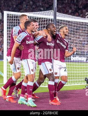 LONDRA, INGHILTERRA - AGOSTO 23: Michail Antonio di West Ham festeggia con Michail Antonio, Declan Rice, ha detto Benrahma, Jarrod Bowen, Pablo Fornals, Toma Foto Stock