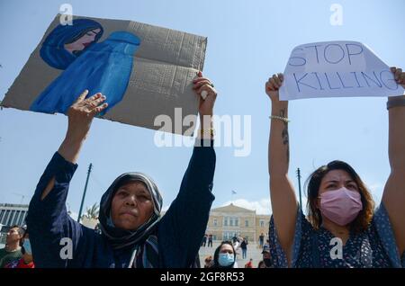 I rifugiati afghani che vivono in Grecia protestano contro la riassunzione del controllo dei talebani sul loro paese, il 19 agosto 2021 ad Atene, Grecia. Foto Stock