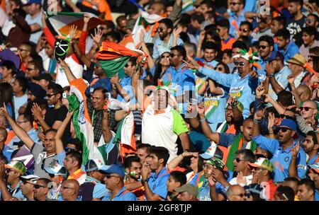 Tifosi di cricket dell'India con la bandiera nazionale dell'India Natwest T20 Series - Inghilterra contro India 07/09/2014 Foto Stock