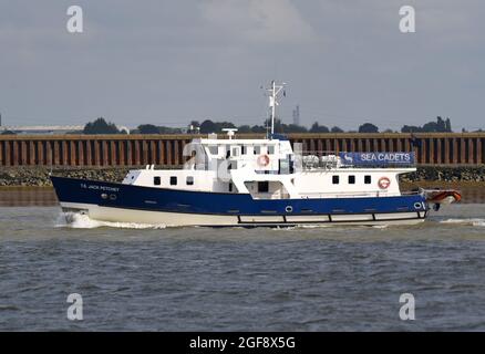 Jack TS Petchey. Sir Jack Petchey. Sea Cadet Corp. Royal Navy. Gravesend. Spedizione. Thames. Fiume. Fondazione. Giovane. Persone. Beneficenza. Pilanthropy. Foto Stock