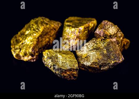 L'uranio, un elemento chimico con un simbolo U e una massa atomica pari a 238 u, ha un numero atomico 92 Foto Stock