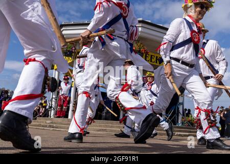 Hartley Morris Men che si esibisce durante la Broadstairs Folk Week, agosto 2021 Foto Stock