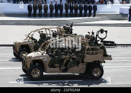 Kiev, Ucraina. 24 agosto 2021. Equipaggiamento militare visto durante la sfilata del giorno dell'Indipendenza Ucraina a Kiev. L'Ucraina celebra 30 anni di indipendenza in un clima geopolitico instabile. Il Presidente Volodymyr Zelensky ha riunito rappresentanti di 40 paesi per inaugurare la piattaforma di Crimea alla vigilia dell'Indipendenza. Credit: SOPA Images Limited/Alamy Live News Foto Stock